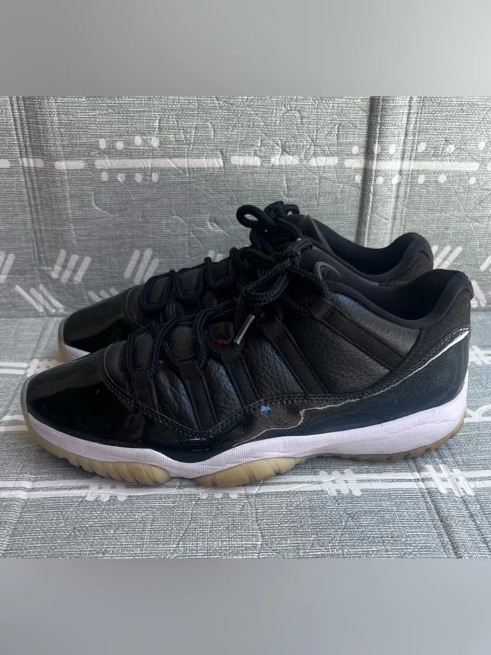 Jordan 11 Retro Low 72-10, Size 11.5
